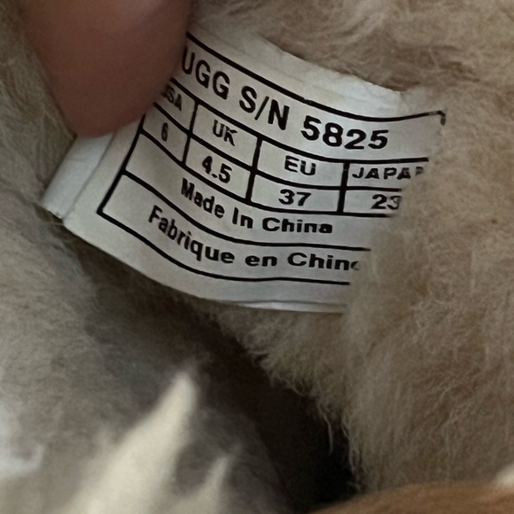 UGG Classic Short Boot Size 6 - Picture 3 of 6